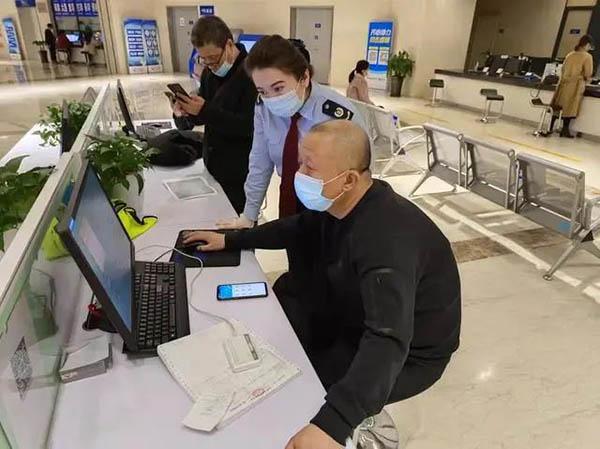 留抵退税简办、快办，企业轻装上阵有活力